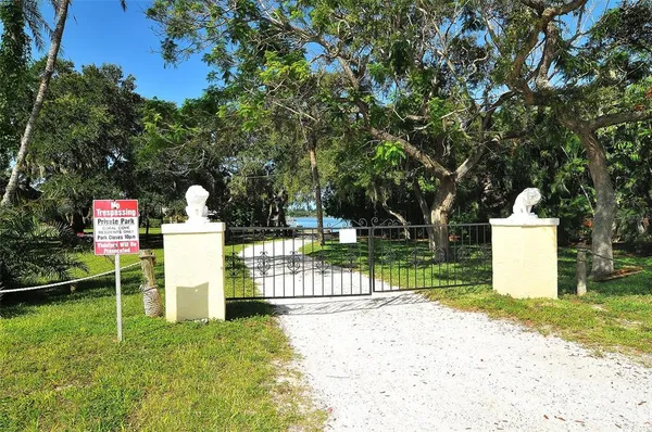 $3,500 | 1718 Caribbean Drive, Sarasota, FL 34231