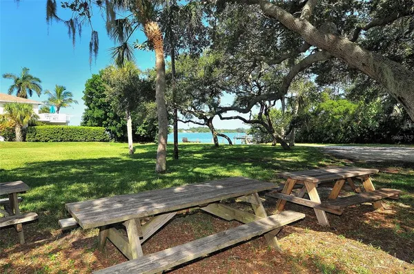 $3,500 | 1718 Caribbean Drive, Sarasota, FL 34231