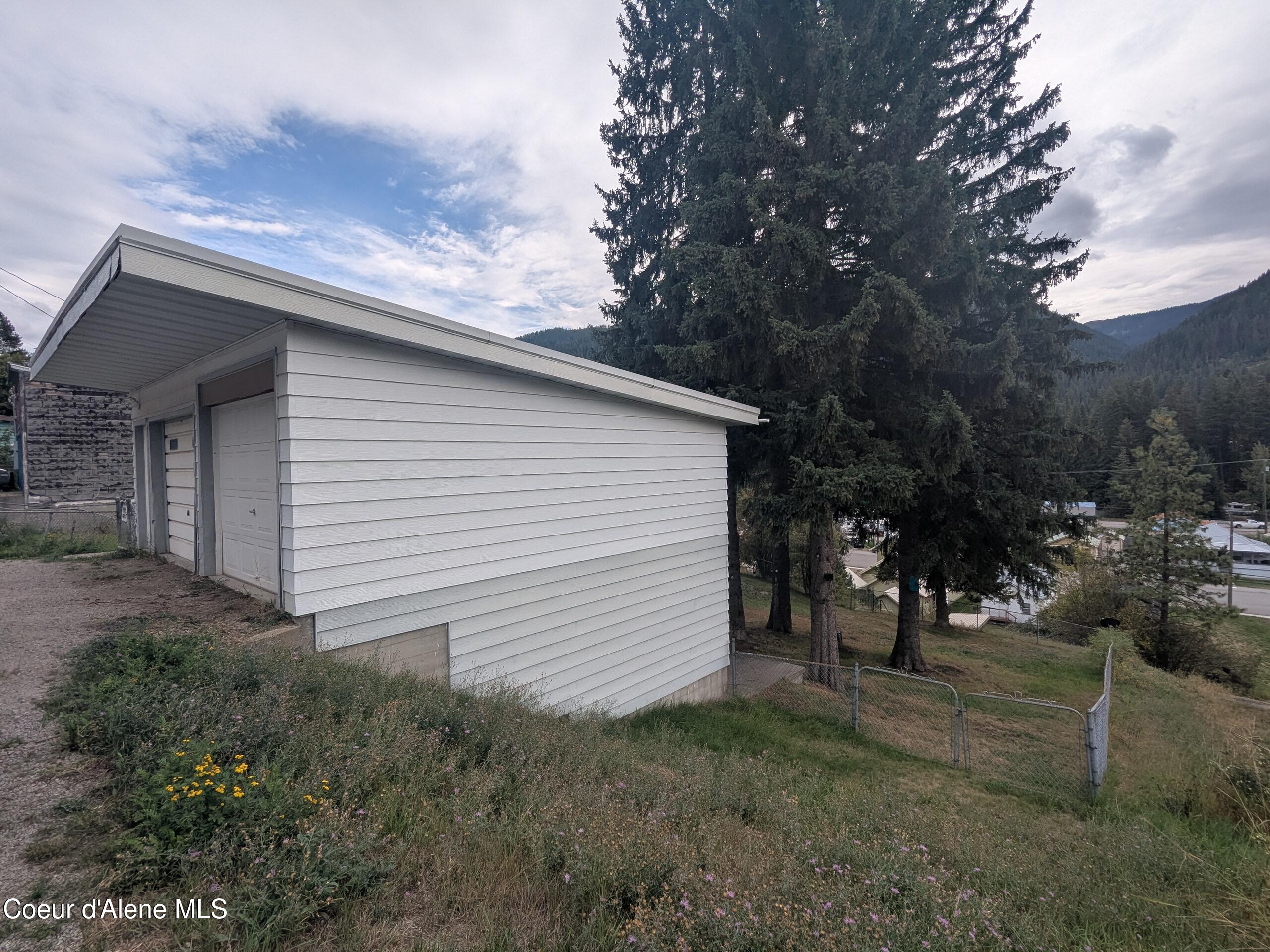 721 Hunter Street Mullan, ID 83846 - Photo 4 of 19 721 Hunter Street - Mullan