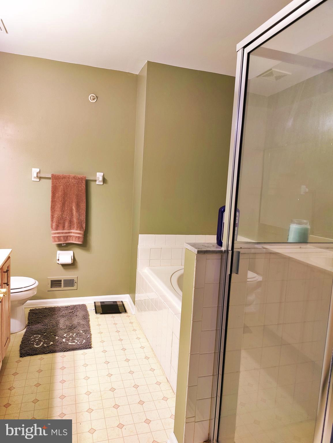 154 Buckingham Way Mount Laurel, NJ 08054 - Photo 14 of 25 Masters Bath