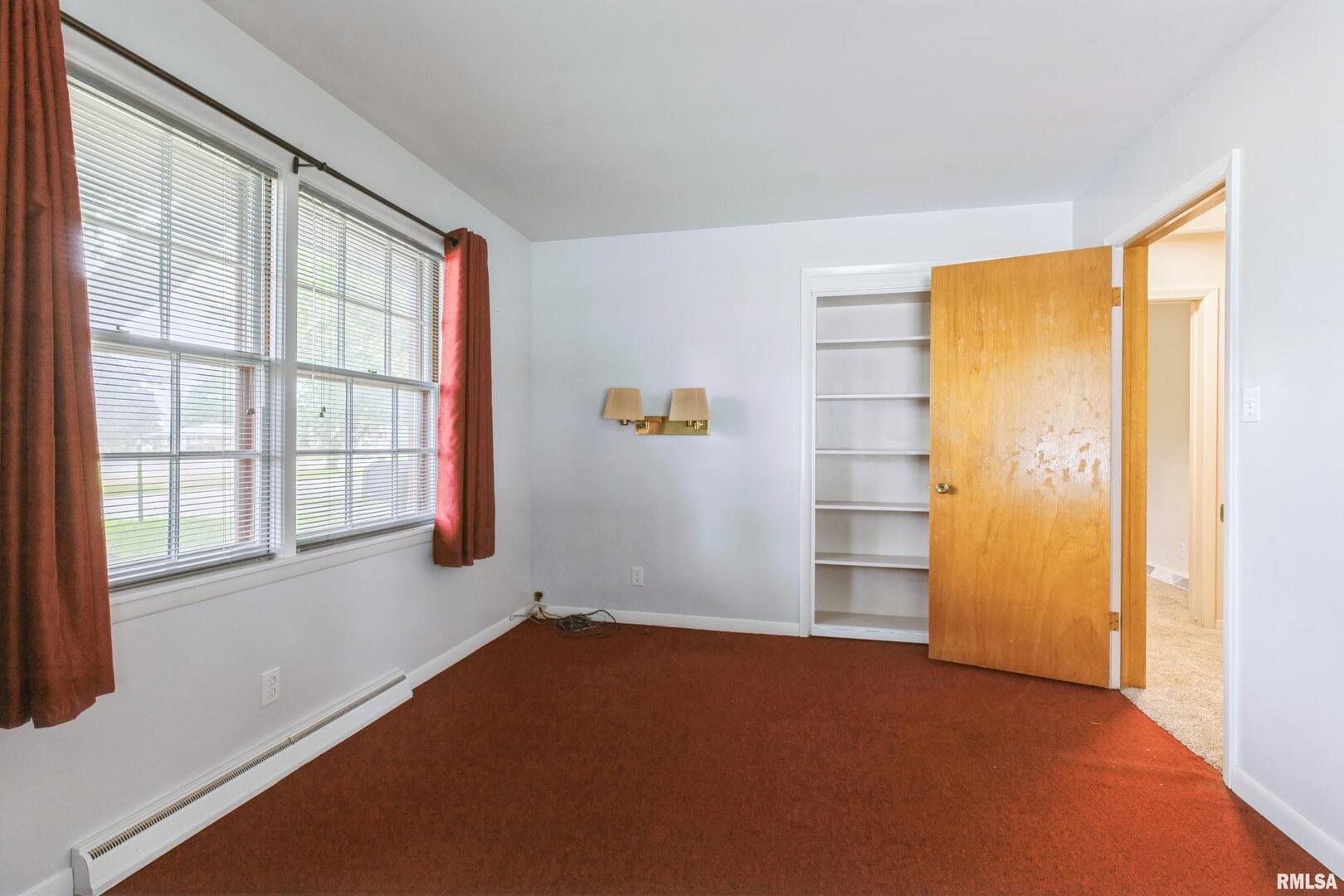 1136 Bobetta Court Clinton, IA 52732 - Photo 20 of 28 an empty room with windows