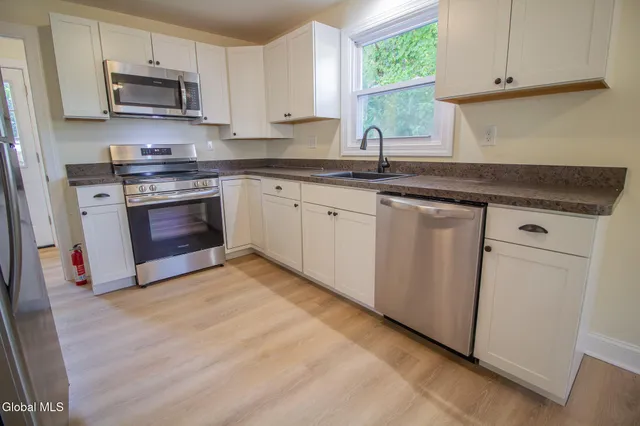 $2,450 | 13 Loralee Drive, Colonie, NY 12205