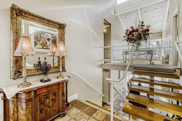 $1,250,000 | 2081 Meeting Street, Wayzata, MN 55391