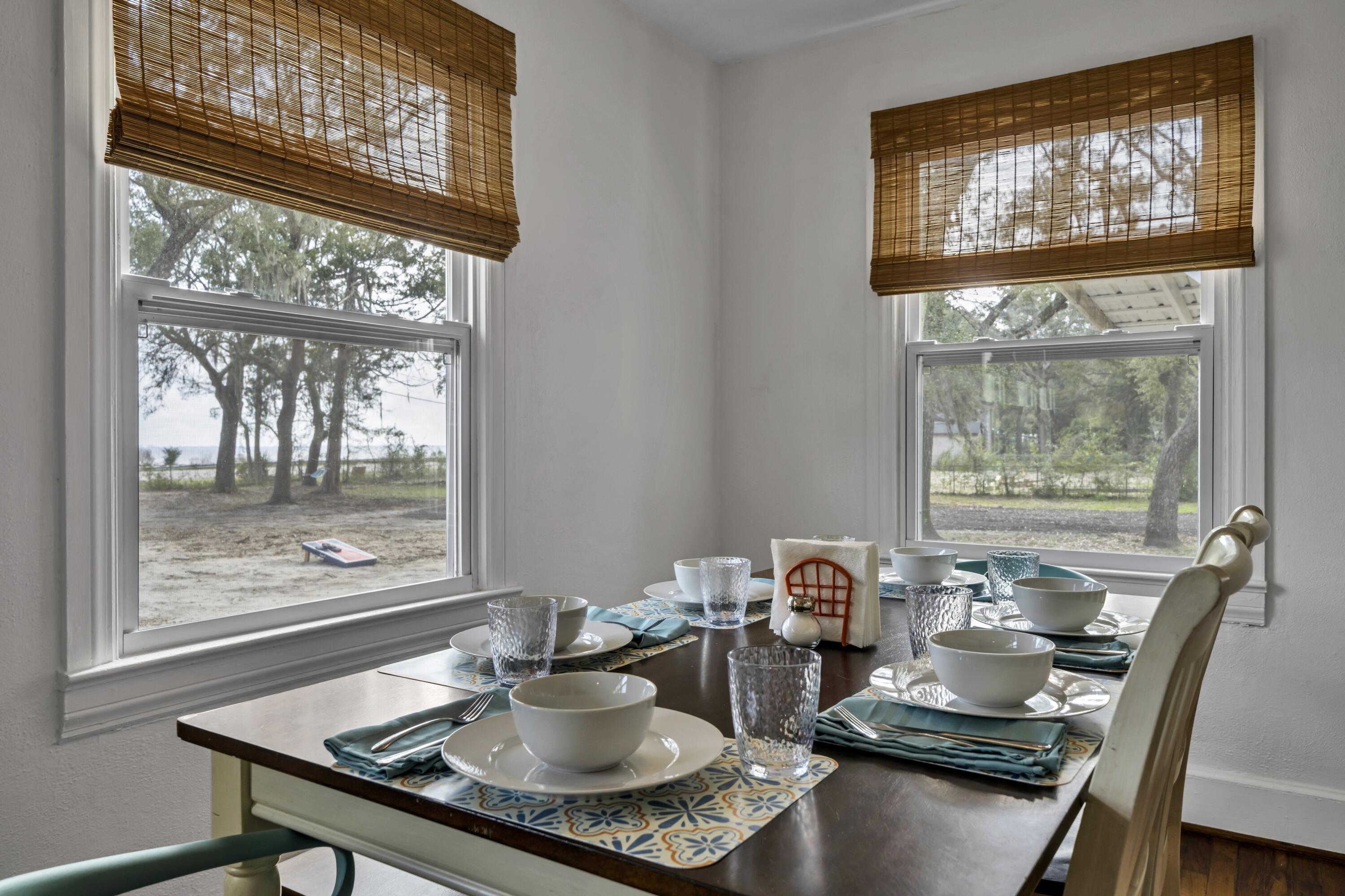 13382 Highway 20 Freeport, FL 32439 - Photo 26 of 43 a dining room with furniture and window