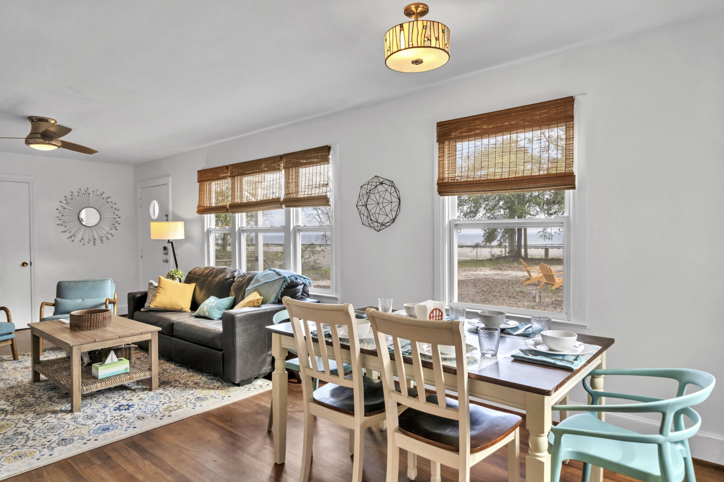 13382 Highway 20 Freeport, FL 32439 - Photo 29 of 43 a living room with furniture and a window
