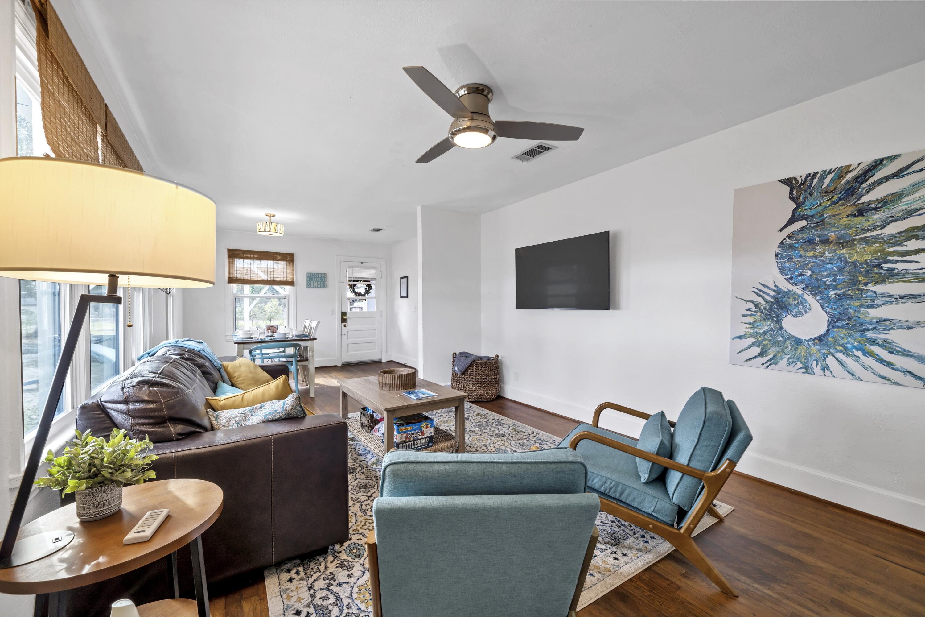 13382 Highway 20 Freeport, FL 32439 - Photo 33 of 43 a living room with furniture and a flat screen tv