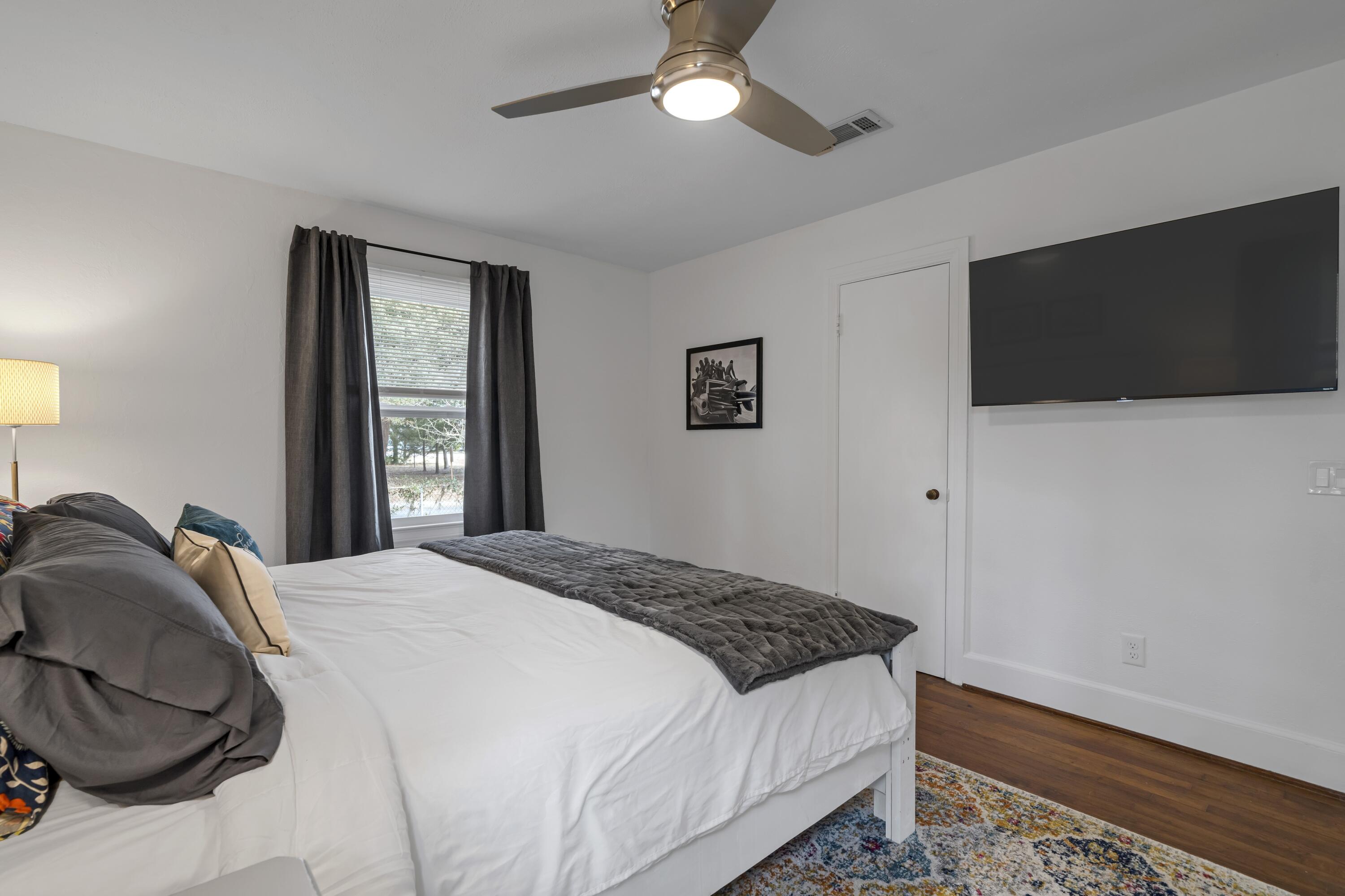 13382 Highway 20 Freeport, FL 32439 - Photo 6 of 43 a bedroom with a bed and a tv