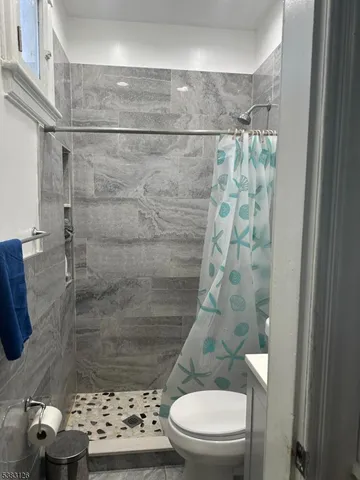 a view of a entryway with workspace