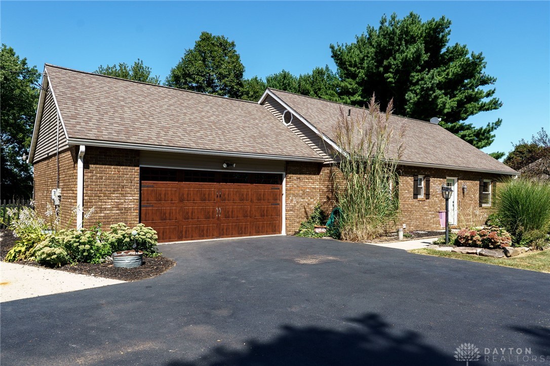 4960 East County Line Road Springfield, OH 45502 - Photo 3 of 67