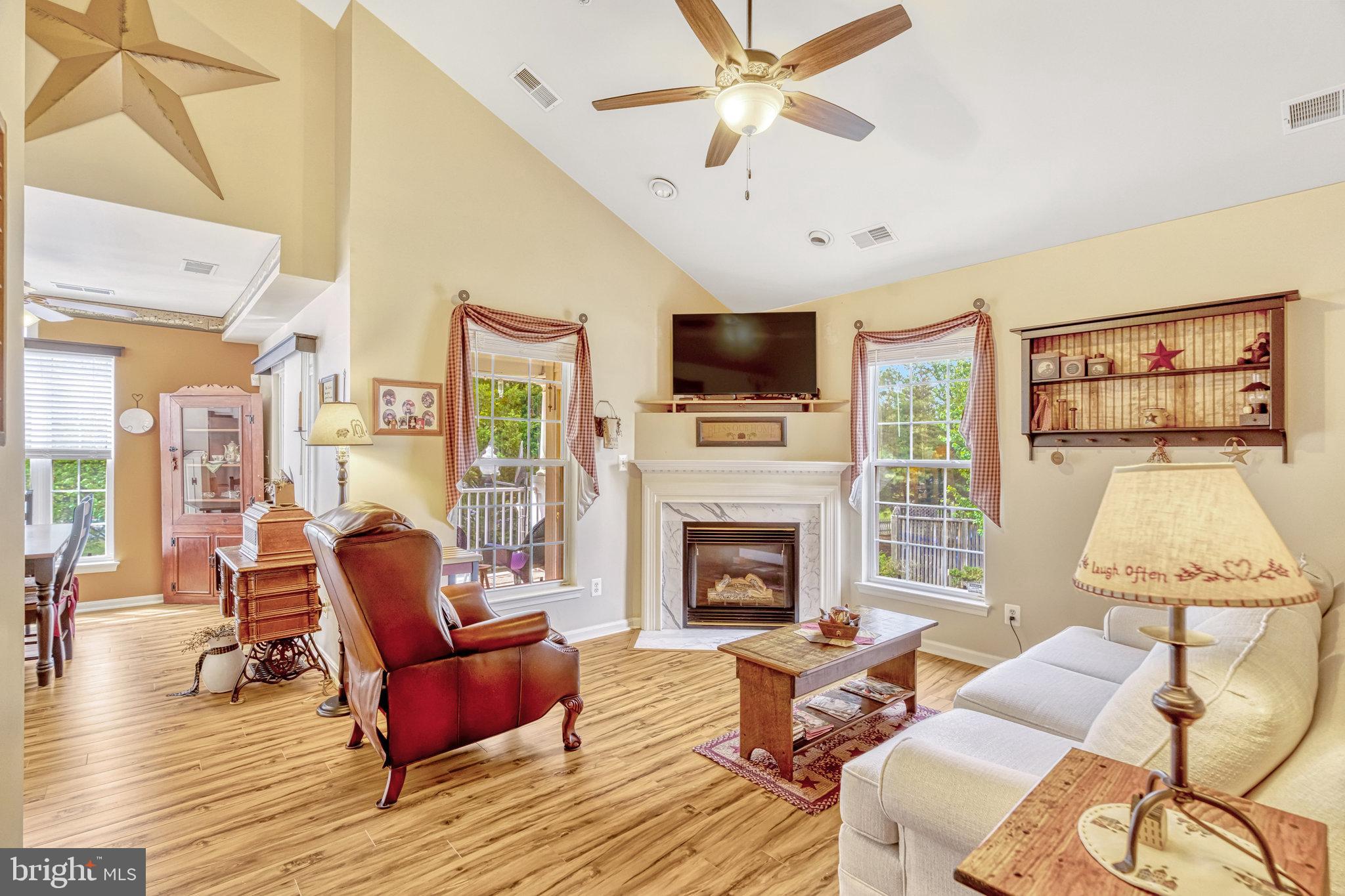 25230 Pond View Square, Unit 200 Chantilly, VA 20152 - Photo 2 of 11