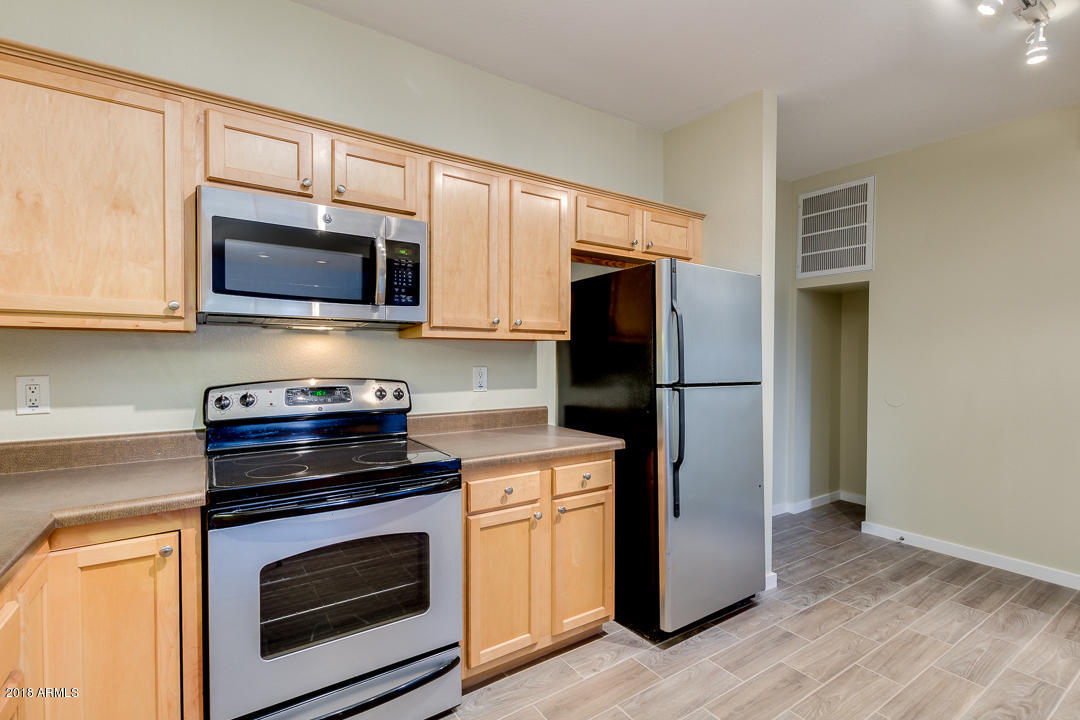 355 East Thomas Road, Unit B203 Phoenix, AZ 85012 - Photo 13 of 31 13-Thomas