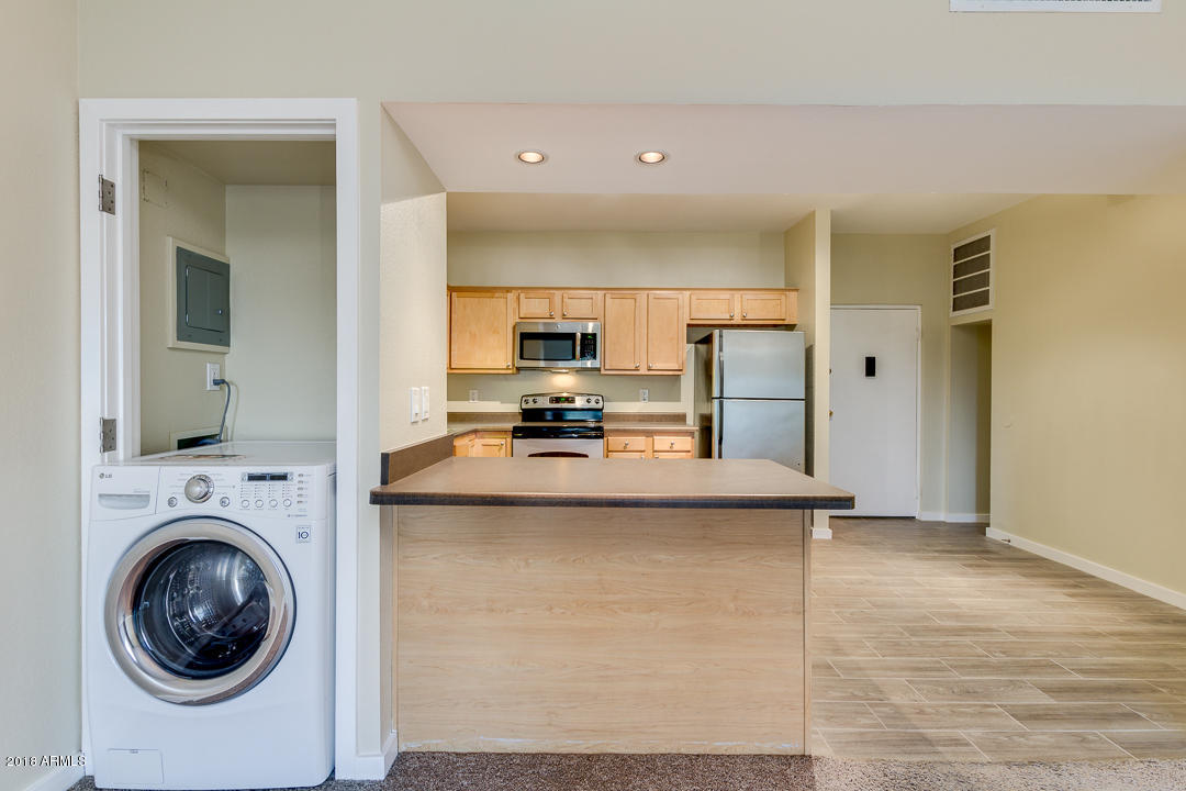 355 East Thomas Road, Unit B203 Phoenix, AZ 85012 - Photo 14 of 31 14-Thomas