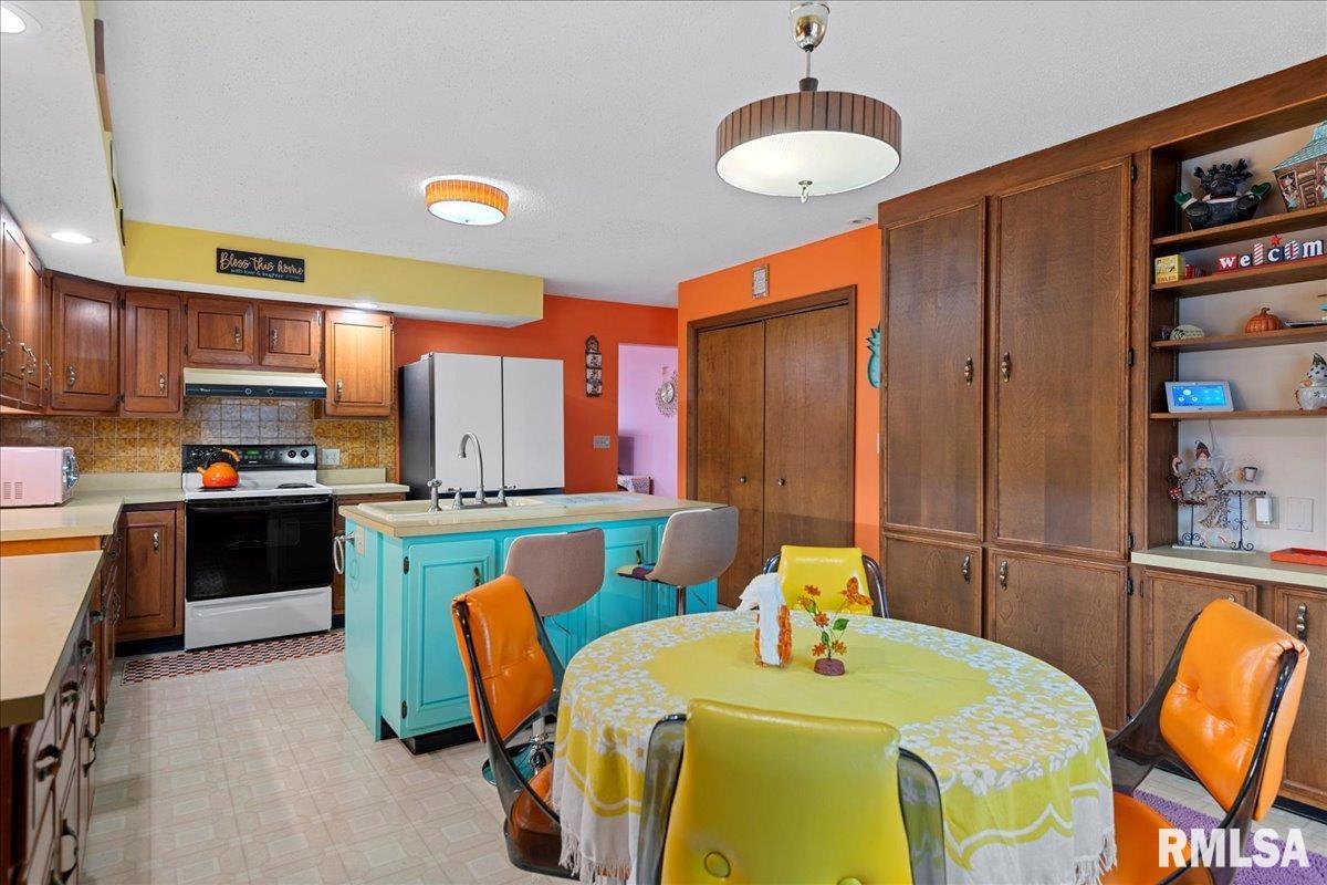 205 Golf Road Springfield, IL 62704 - Photo 11 of 32