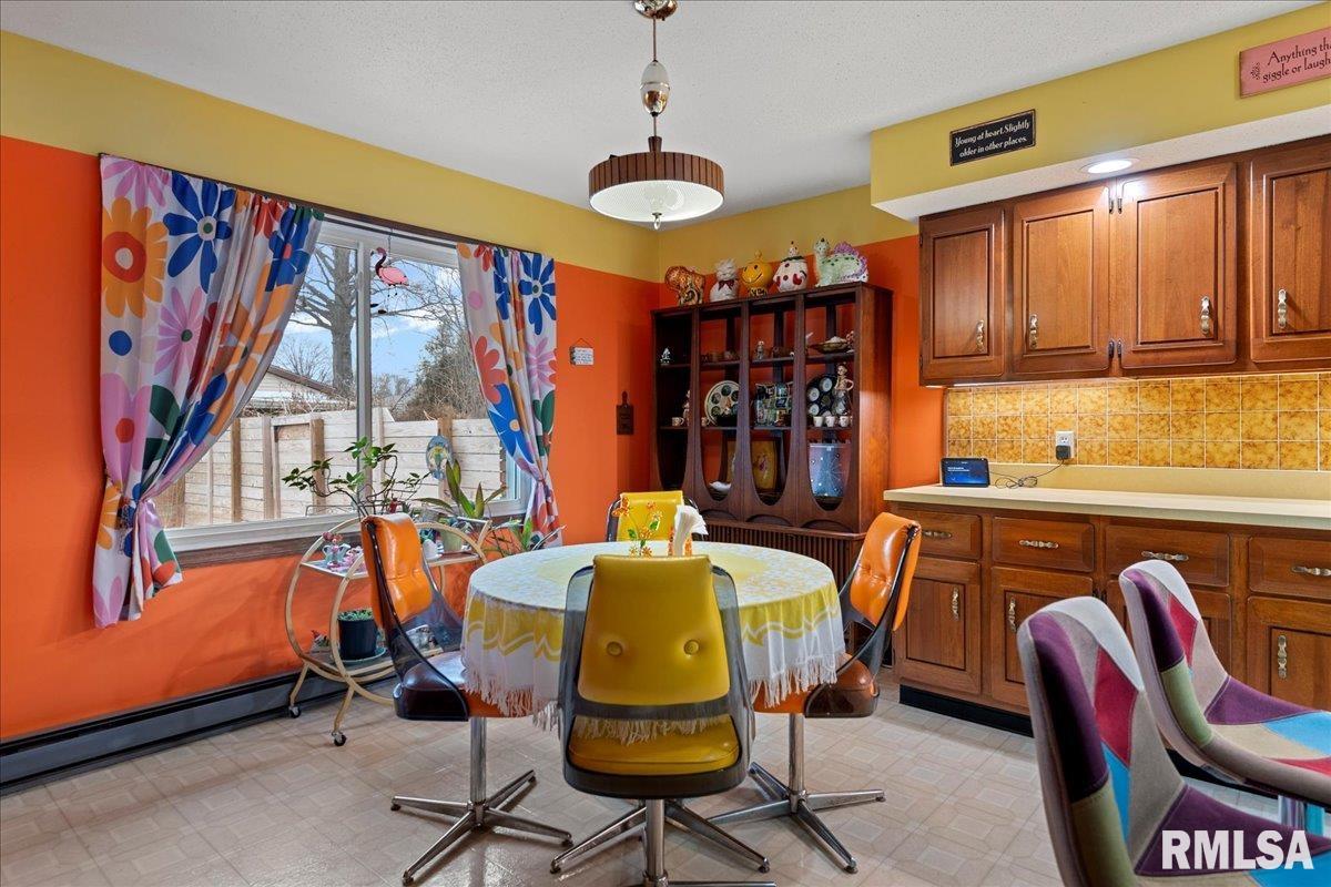 205 Golf Road Springfield, IL 62704 - Photo 8 of 32