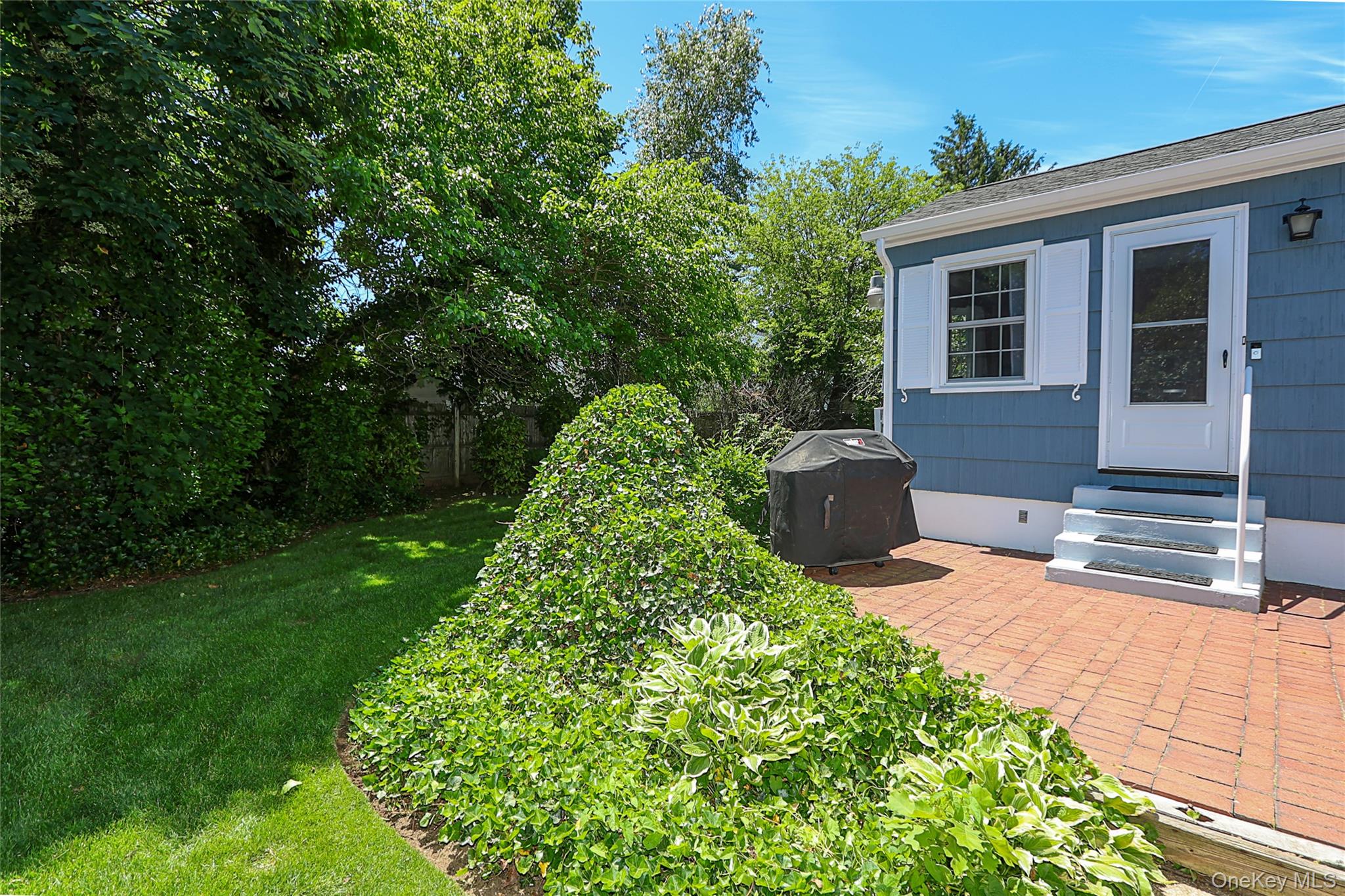15 Hemlock Street Merrick, NY 11566 - Photo 39 of 47