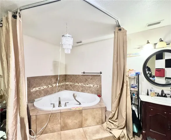 $185,000 | 9 Lake Shore Drive, Corpus Christi, TX 78413