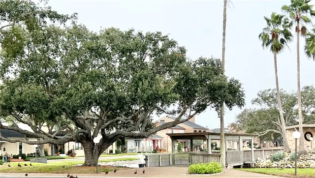 $185,000 | 9 Lake Shore Drive, Corpus Christi, TX 78413