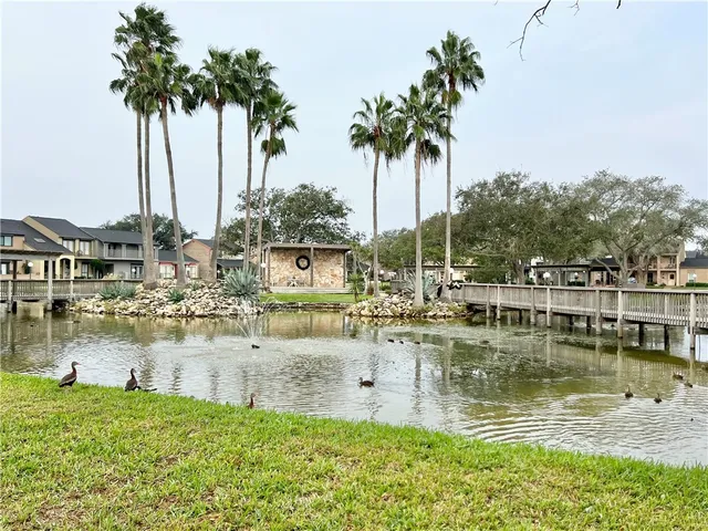 $185,000 | 9 Lake Shore Drive, Corpus Christi, TX 78413