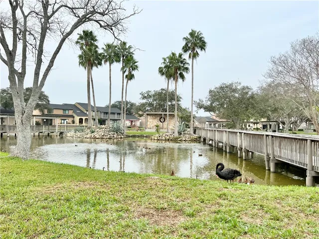 $185,000 | 9 Lake Shore Drive, Corpus Christi, TX 78413