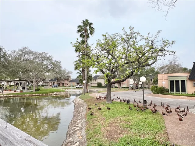 $185,000 | 9 Lake Shore Drive, Corpus Christi, TX 78413