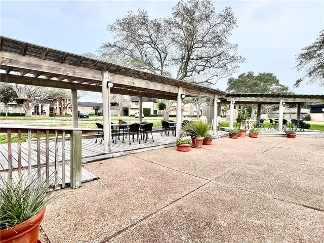 $185,000 | 9 Lake Shore Drive, Corpus Christi, TX 78413