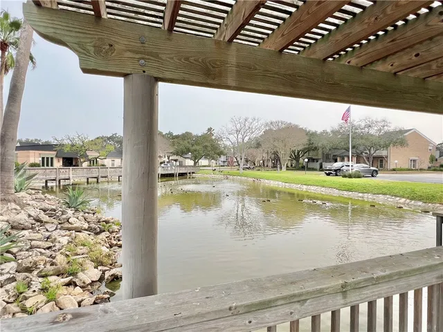 $185,000 | 9 Lake Shore Drive, Corpus Christi, TX 78413