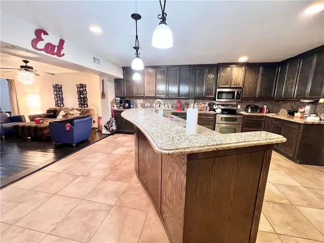 $185,000 | 9 Lake Shore Drive, Corpus Christi, TX 78413