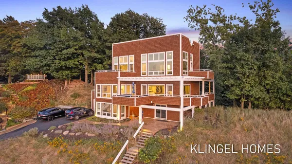 $2,500,000 | 140 Prospect Street, Grand Haven, MI 49417