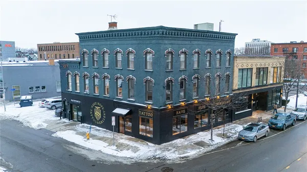 $2,500 | 186 Monroe Avenue, Rochester, NY 14607