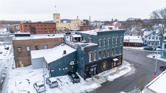 $2,800 | 186 Monroe Avenue, Rochester, NY 14607