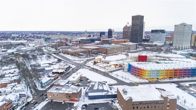 $2,800 | 186 Monroe Avenue, Rochester, NY 14607