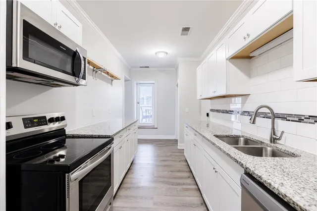 $2,800 | 186 Monroe Avenue, Rochester, NY 14607