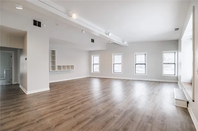 $2,800 | 186 Monroe Avenue, Rochester, NY 14607