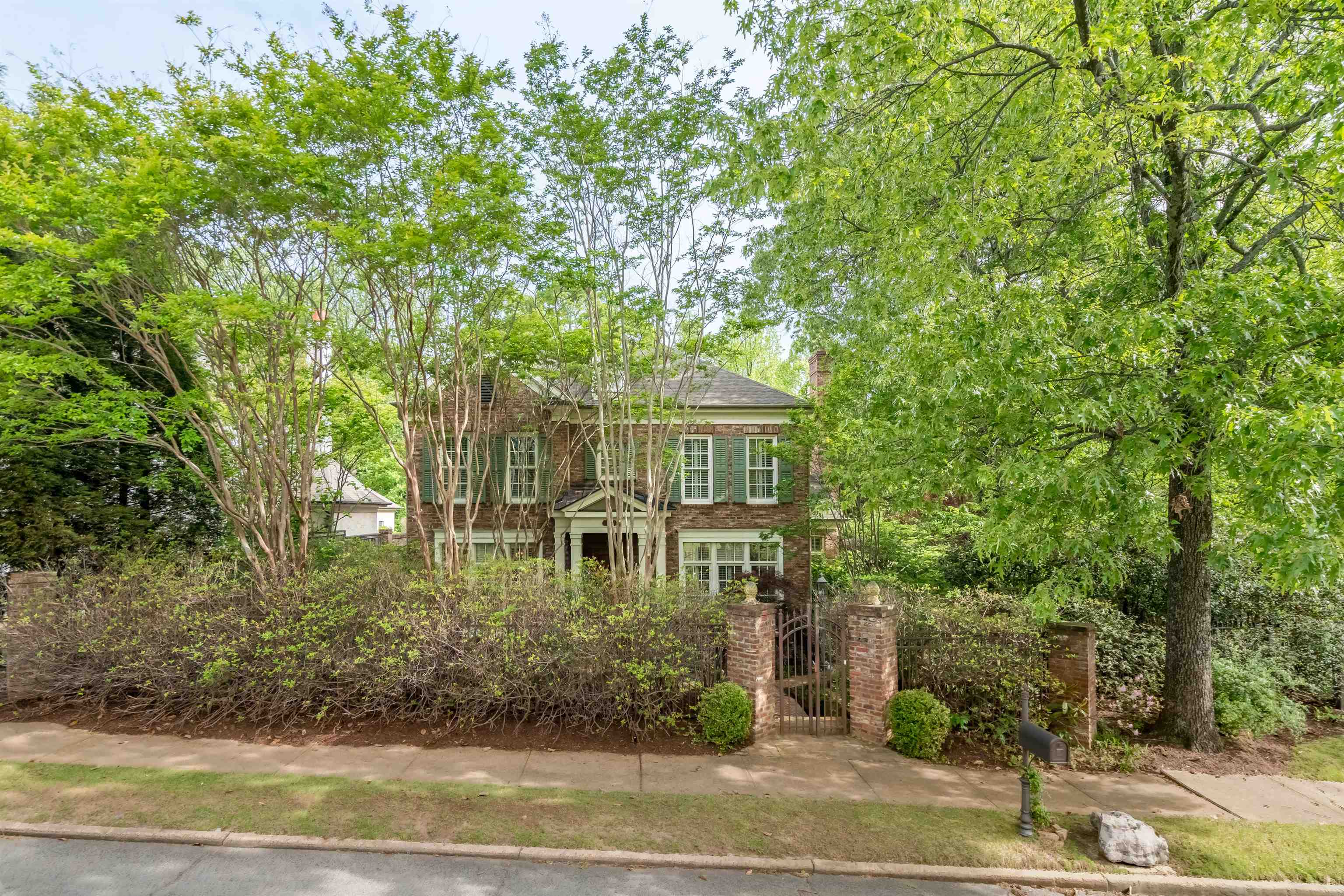 4654 Shady Grove Road Memphis, TN 38117 - Photo 3 of 25 a view of house with yard