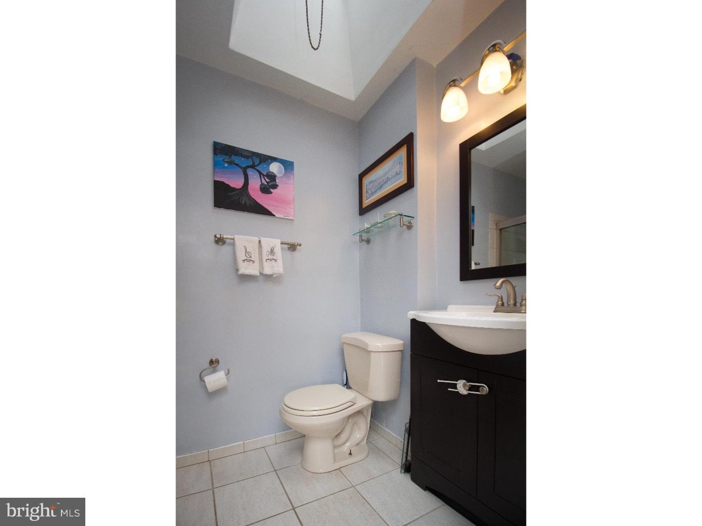 2943 Gelena Road Philadelphia, PA 19152 - Photo 15 of 25 Bathroom