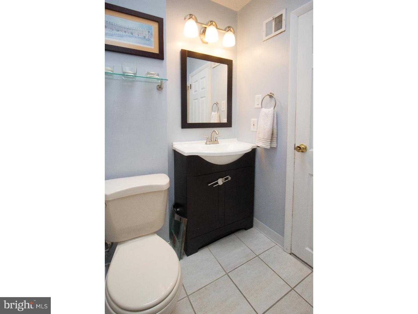 2943 Gelena Road Philadelphia, PA 19152 - Photo 16 of 25 Bathroom