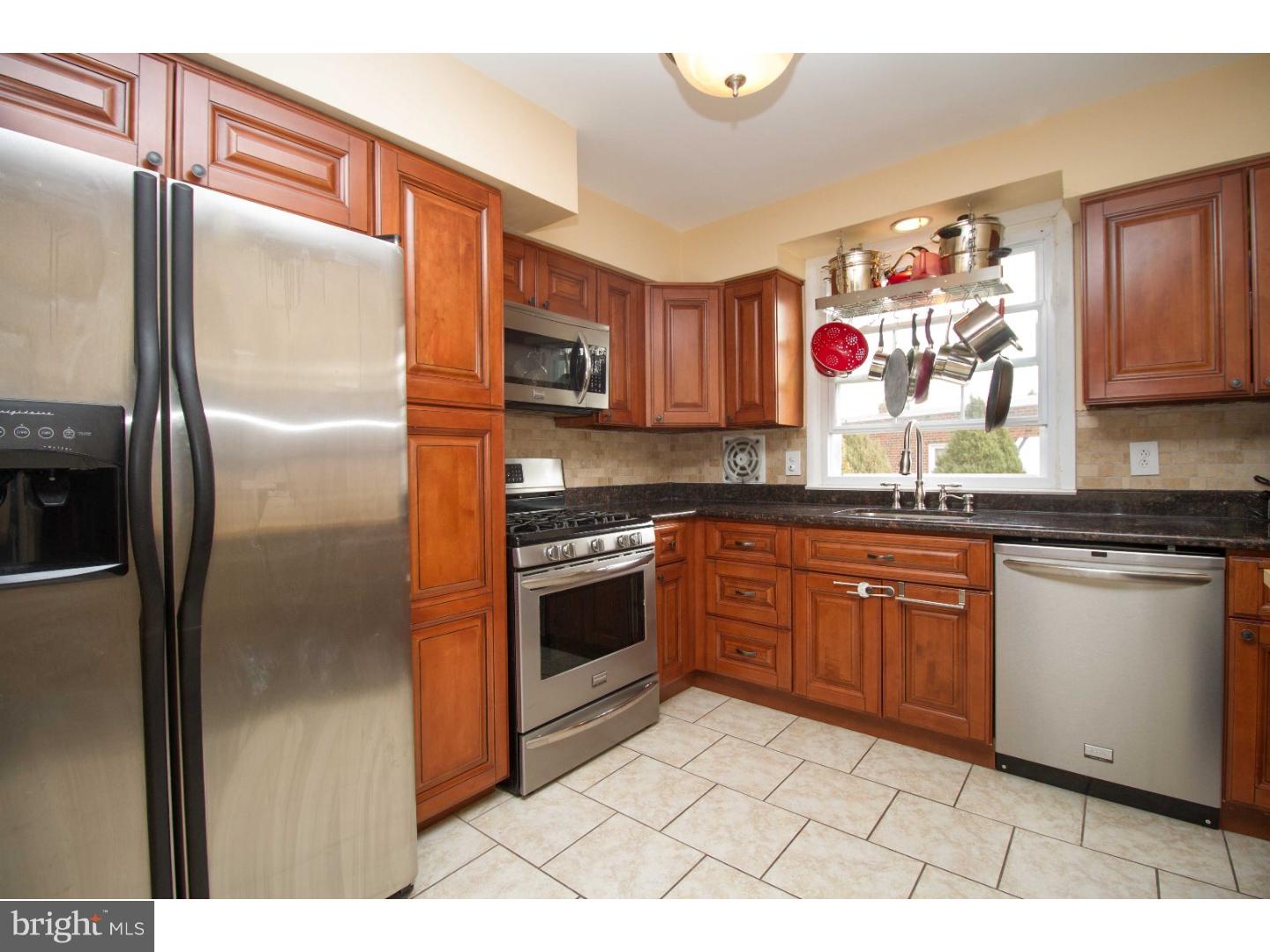 2943 Gelena Road Philadelphia, PA 19152 - Photo 8 of 25 Kitchen