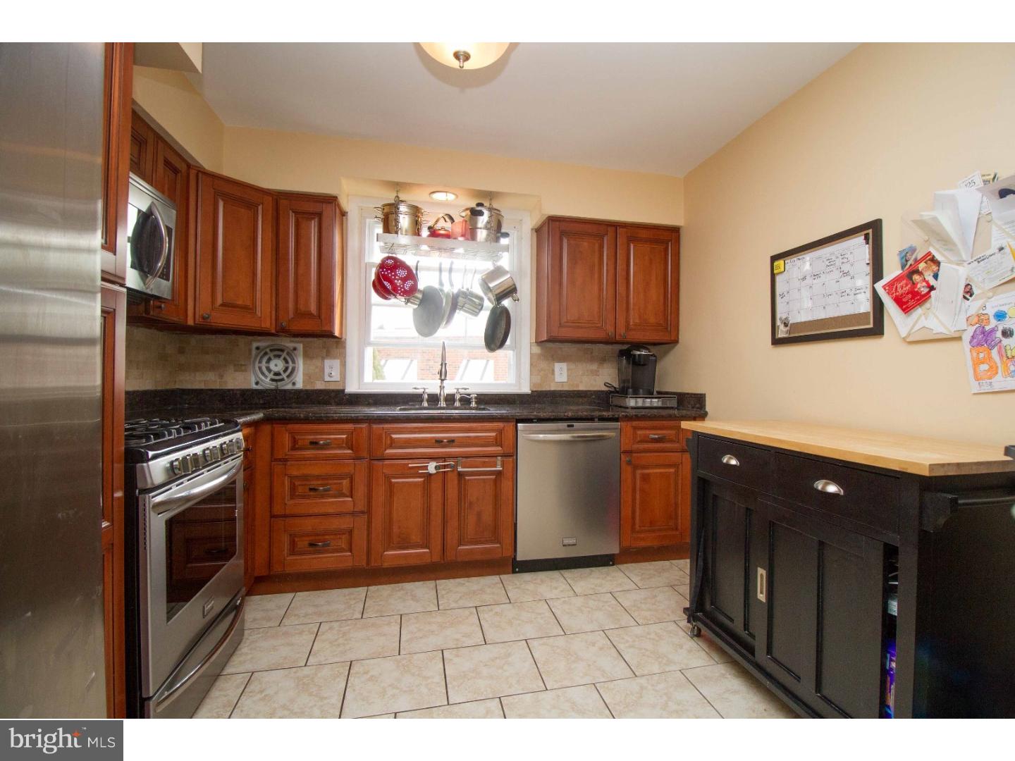 2943 Gelena Road Philadelphia, PA 19152 - Photo 10 of 25 Kitchen