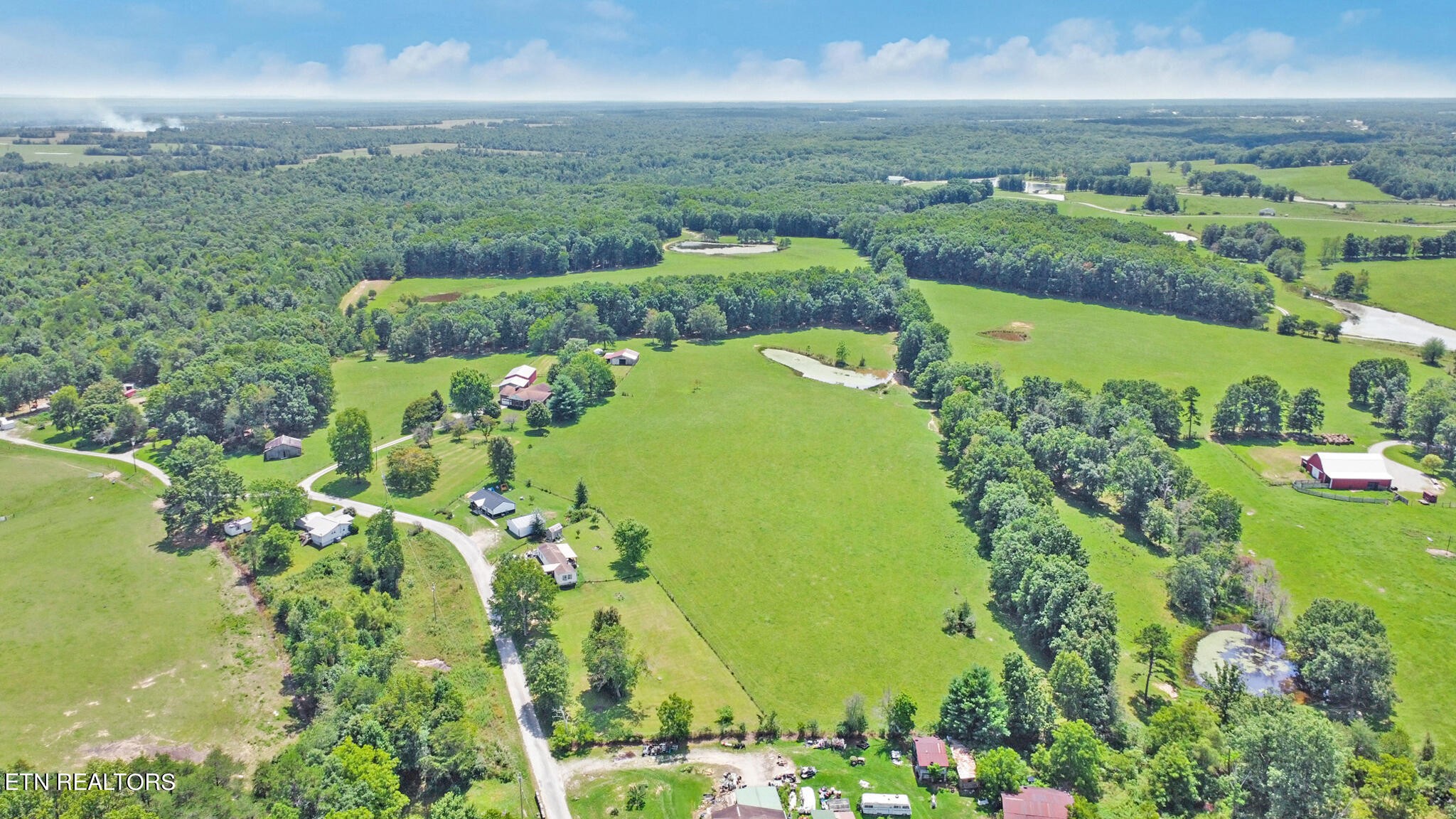 686 Sweat Road Grimsley, TN 38565 - Photo 4 of 43 Gallery Image 4