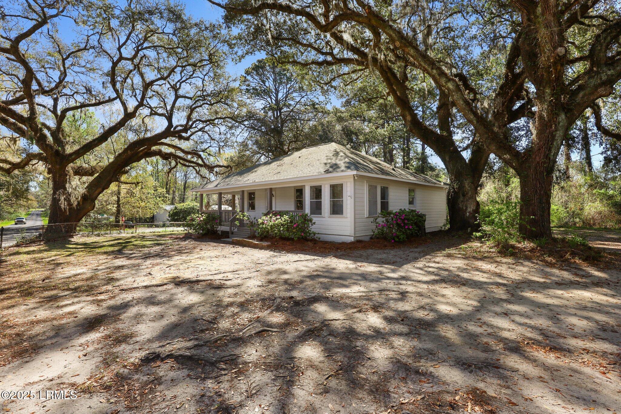 70 Roseida Road Beaufort, SC 29906 - Photo 3 of 53 5-web-or-mls-IMG_8747