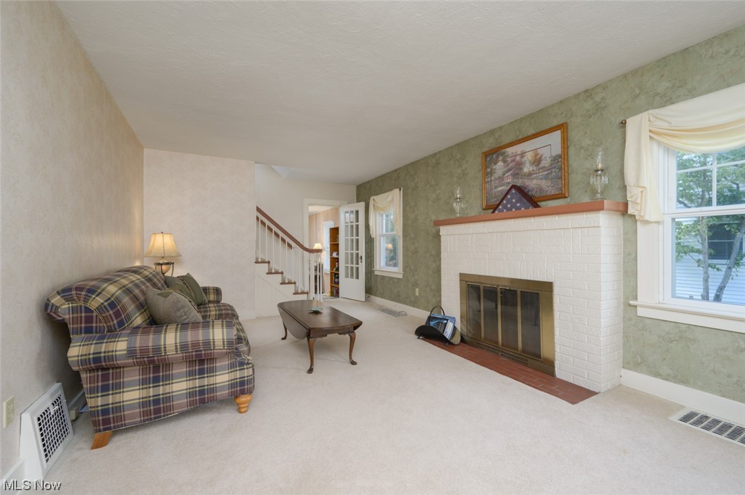 3418 Oak Road Stow, OH 44224 - Photo 6 of 30 Living Room