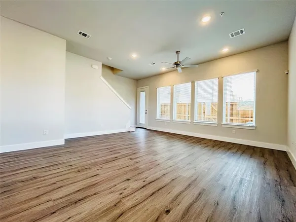 $2,399 | 760 West Bedford Euless Road, Unit 214, Hurst, TX 76053