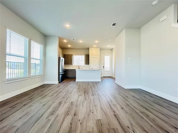 $2,399 | 760 West Bedford Euless Road, Unit 214, Hurst, TX 76053