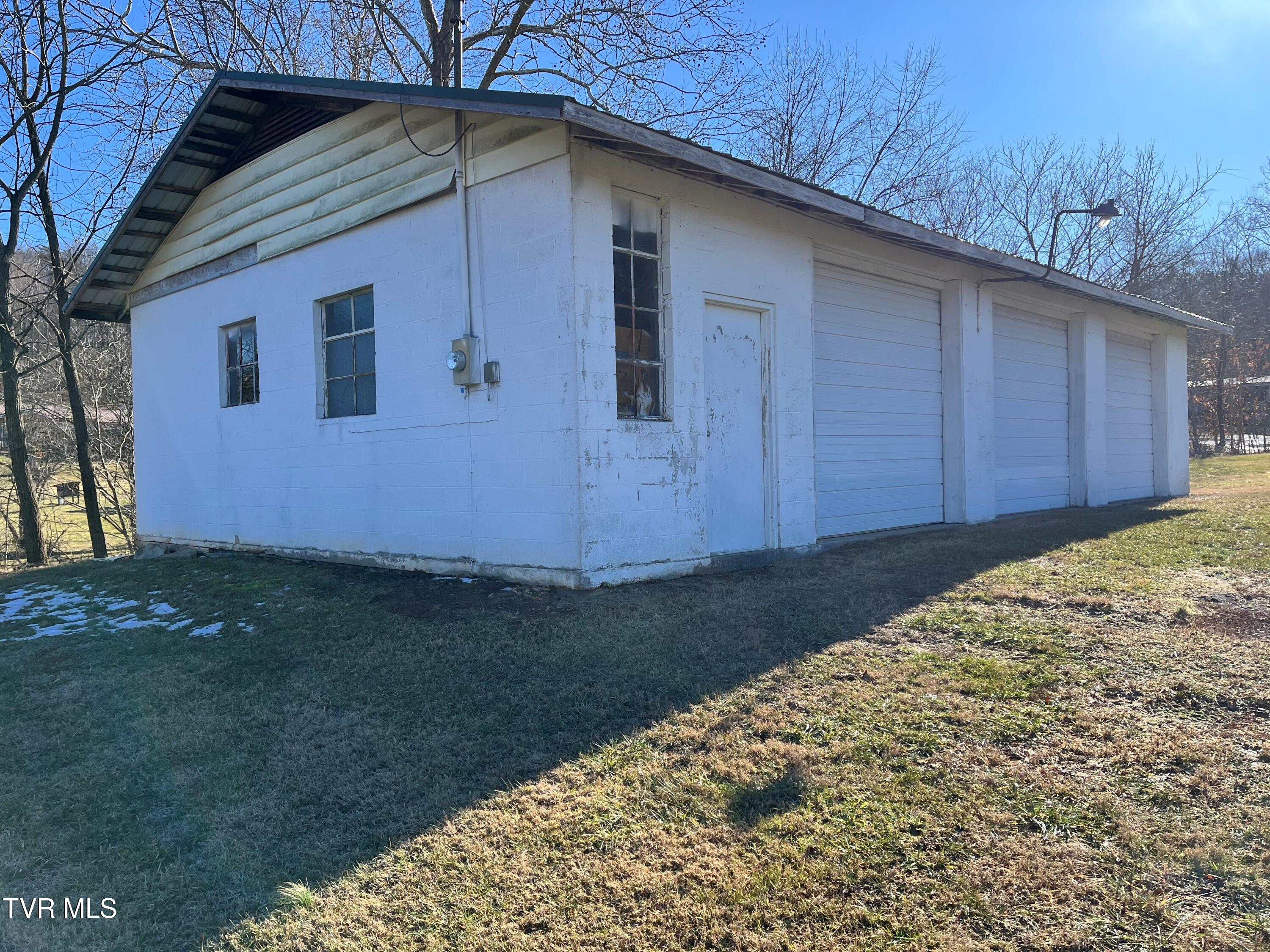 peters hollow8