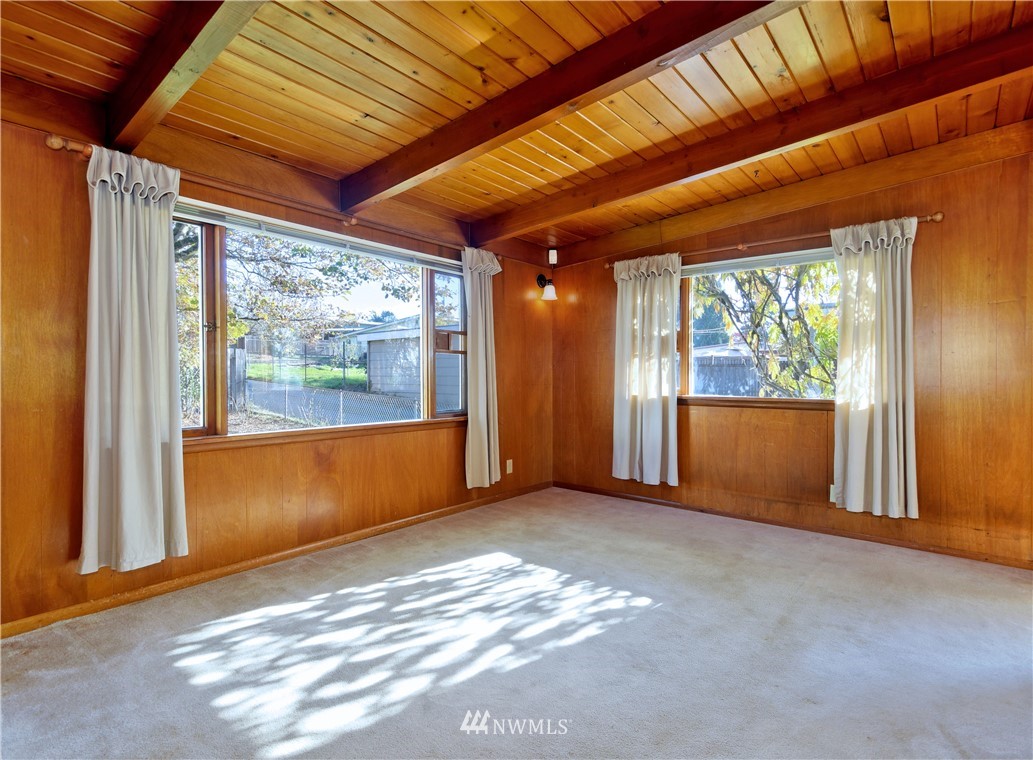 2189 Northeast 9th Place Renton, WA 98056 - Photo 12 of 21 a view of an empty room with a window
