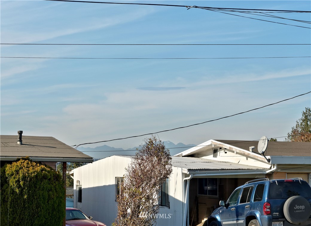 2189 Northeast 9th Place Renton, WA 98056 - Photo 21 of 21 a view of a car park in the roof