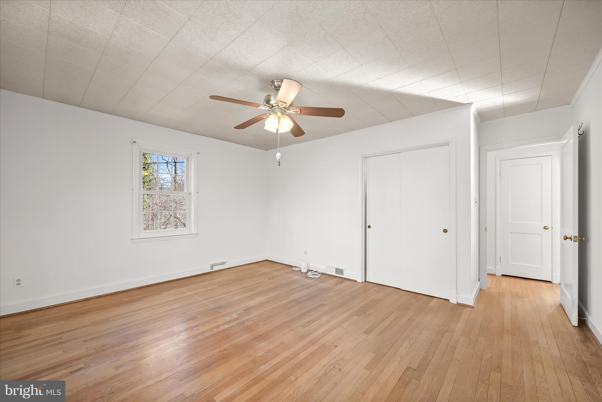 3637 Sussex Road Pikesville, MD 21207 - Photo 20 of 33 an empty room with wooden floor and ceiling fan