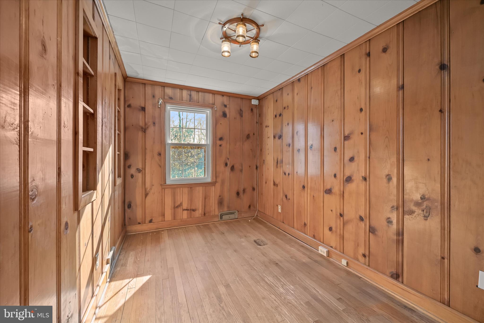 3637 Sussex Road Pikesville, MD 21207 - Photo 24 of 33 a view of a hallway with wooden floor and a window