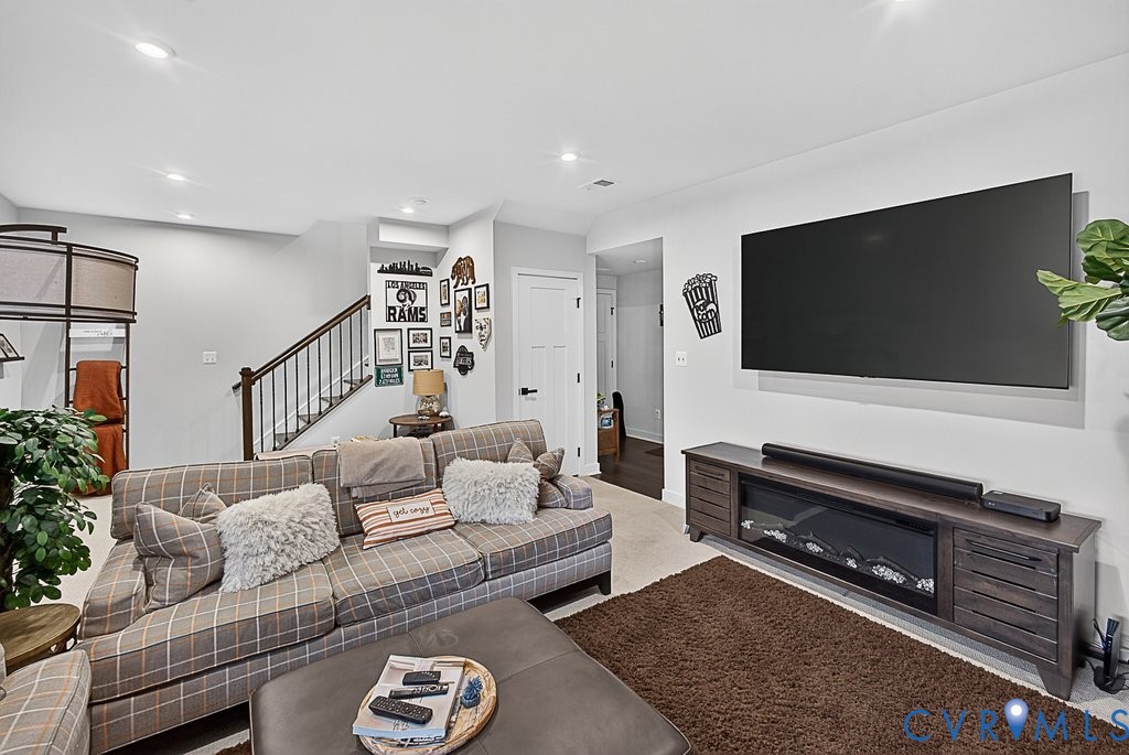 17976 Spotted Oak Road Dumfries, VA 22026 - Photo 21 of 52 Spacious living area featuring neutral wall tones