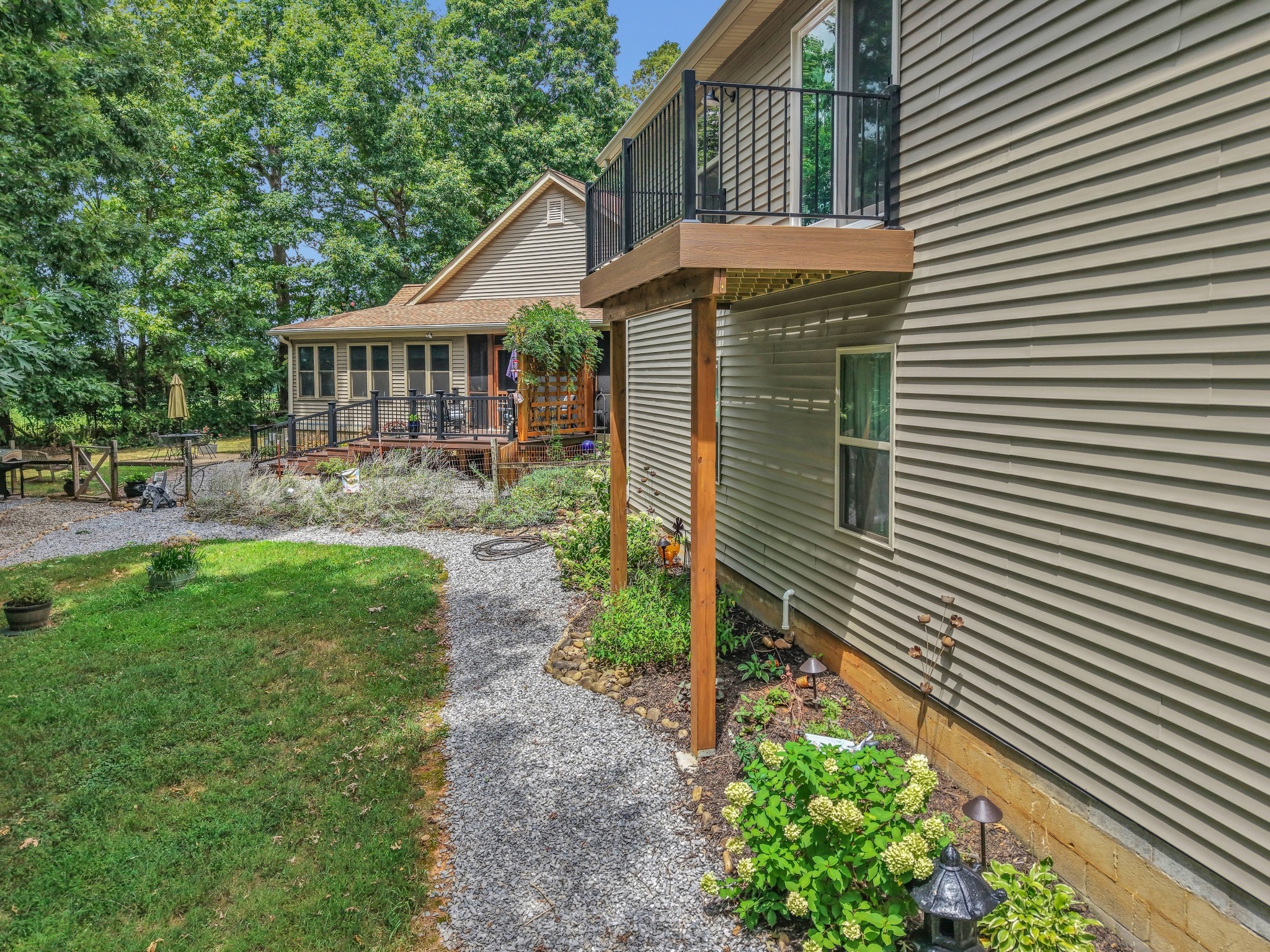 7197 Highland Road Portland, TN 37148 - Photo 75 of 92 a front view of a house with garden